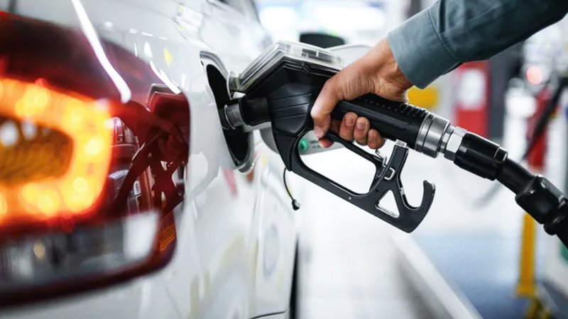 مالکان این خودروها منتظر سهمیه ۱۵۰۰ و ۳۰۰۰ تومانی بنزین نباشند