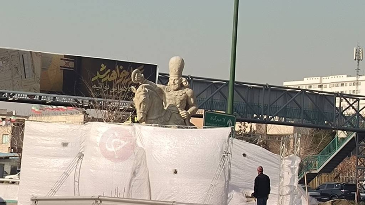 ورود مجسمه والرین به فرودگاه مهرآباد 