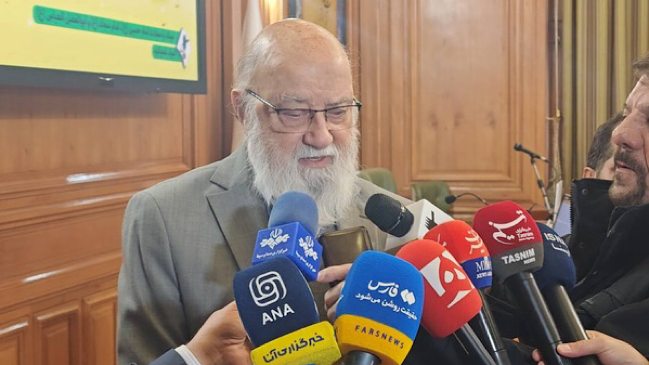 چمران:قرار نیست نام میدان آزادی تغییر کند.