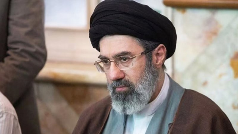 علت غیبت آیت‌الله سید مجتبی خامنه‌ای چیست؟