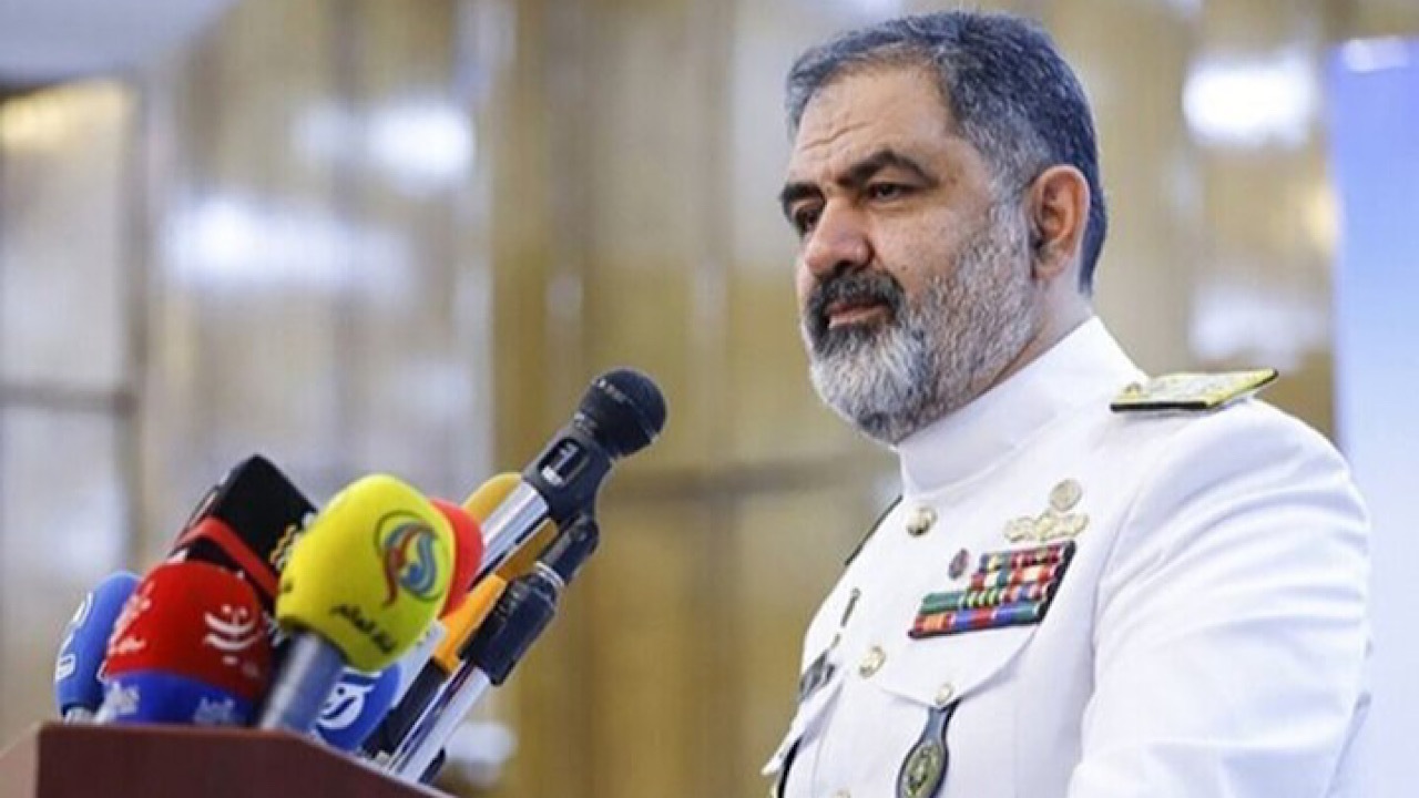 دریادار ایرانی: خانواده‌های شهدا مایه عزت و افتخار نیروی دریایی ارتش هستند