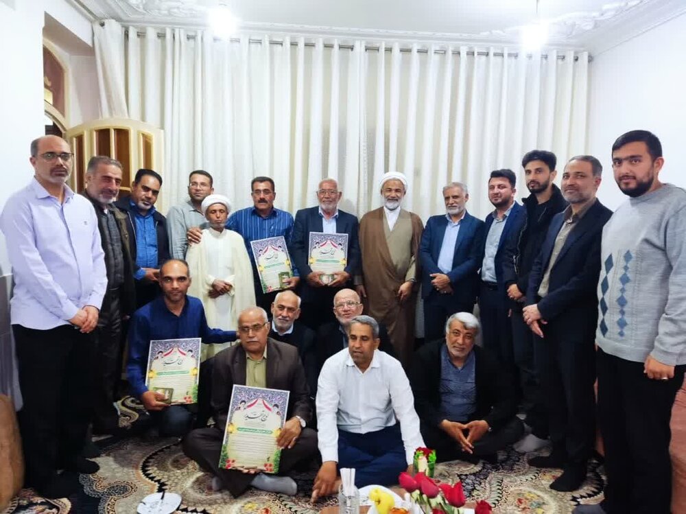تجلیل از ایثارگران و خانواده‌های شهدا در کاروان عاشورائیان دهقاید