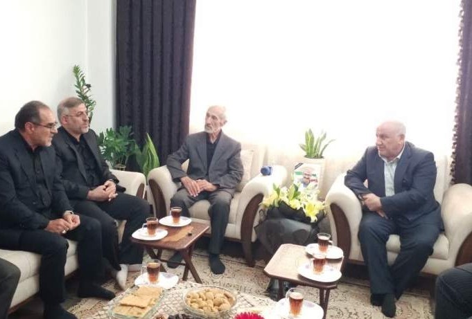 دیدار استاندار و مدیر کل بنیاد مازندران با خانواده دانشمند هسته ای شهید دکتر باکویی
