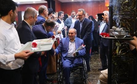 استقبال نمایندگان رهبری از کاروان جانبازان در مدینه همراه با فیلم