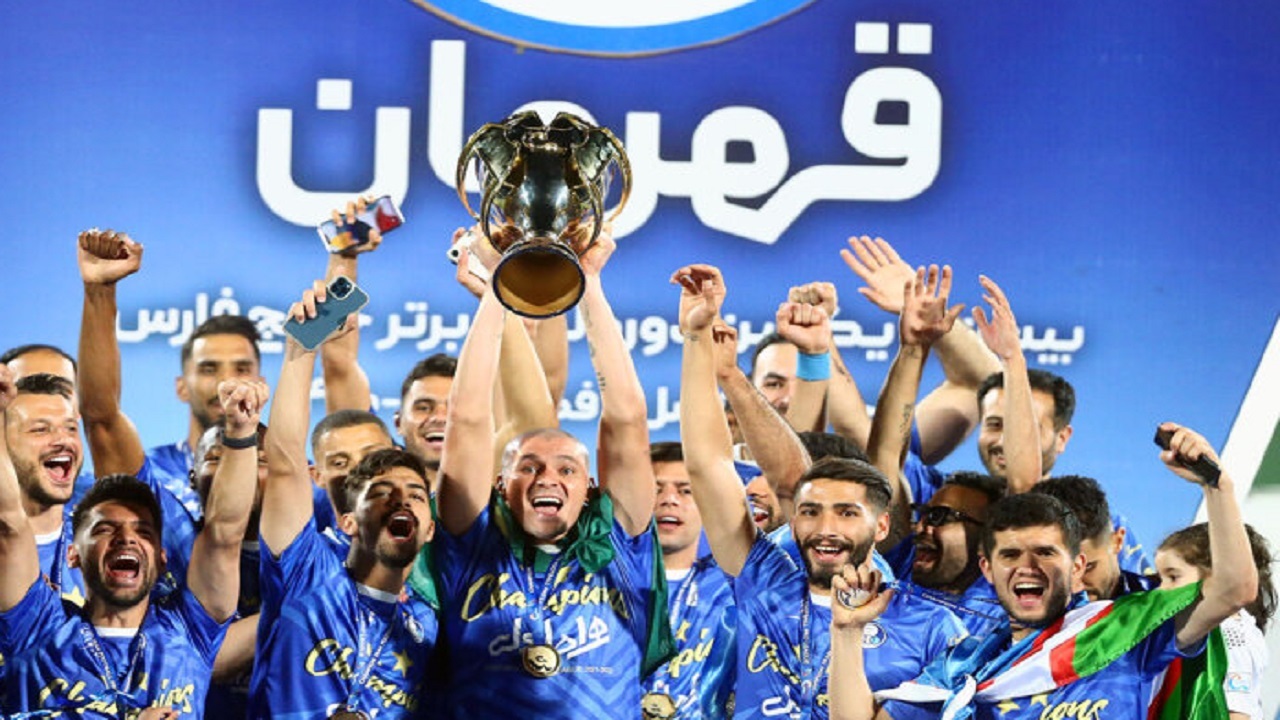 سردار با جام می‌آید