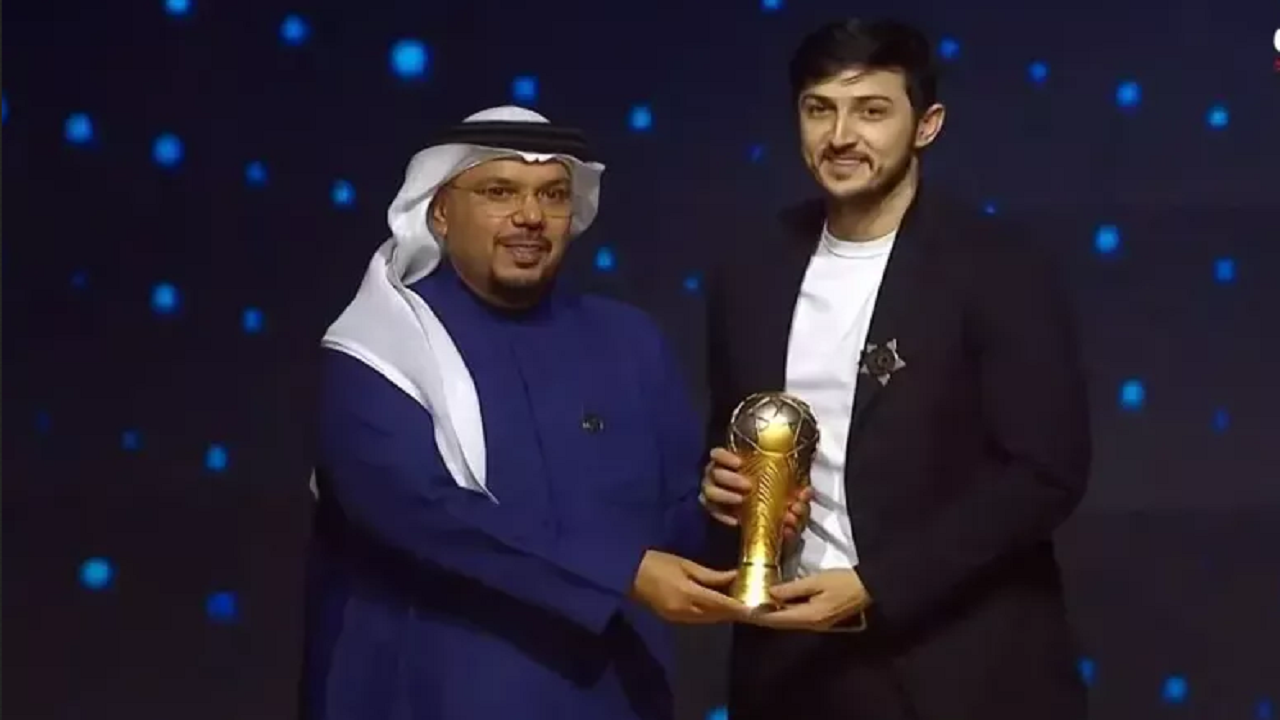 سردار آزمون توپ طلای امارات را از آن خود کرد